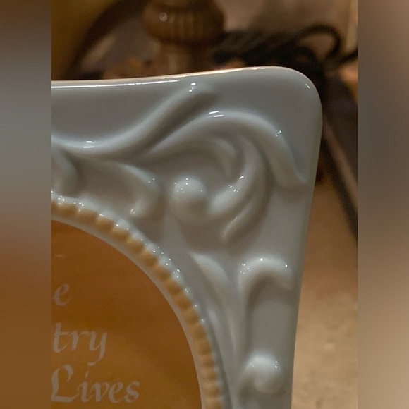 The Tapestry Collection by Avon 1981 Frame Porcelain 3.5 By 5 (holds 3x4 pic) - Picture 13 of 13